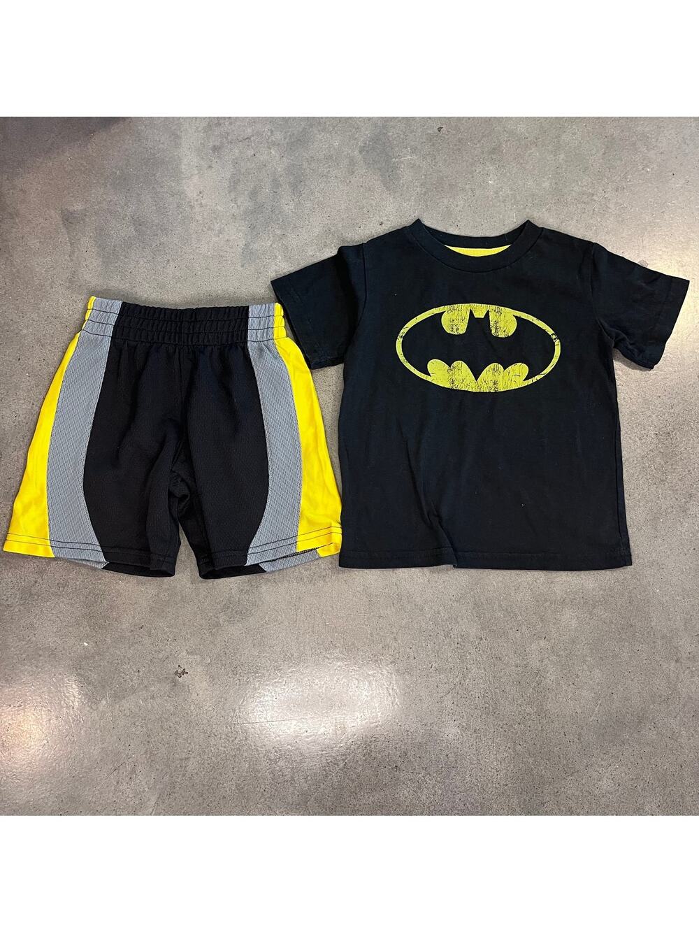 Batman black yellow tshirt Circo shorts toddler boys 2T outfit bundle set